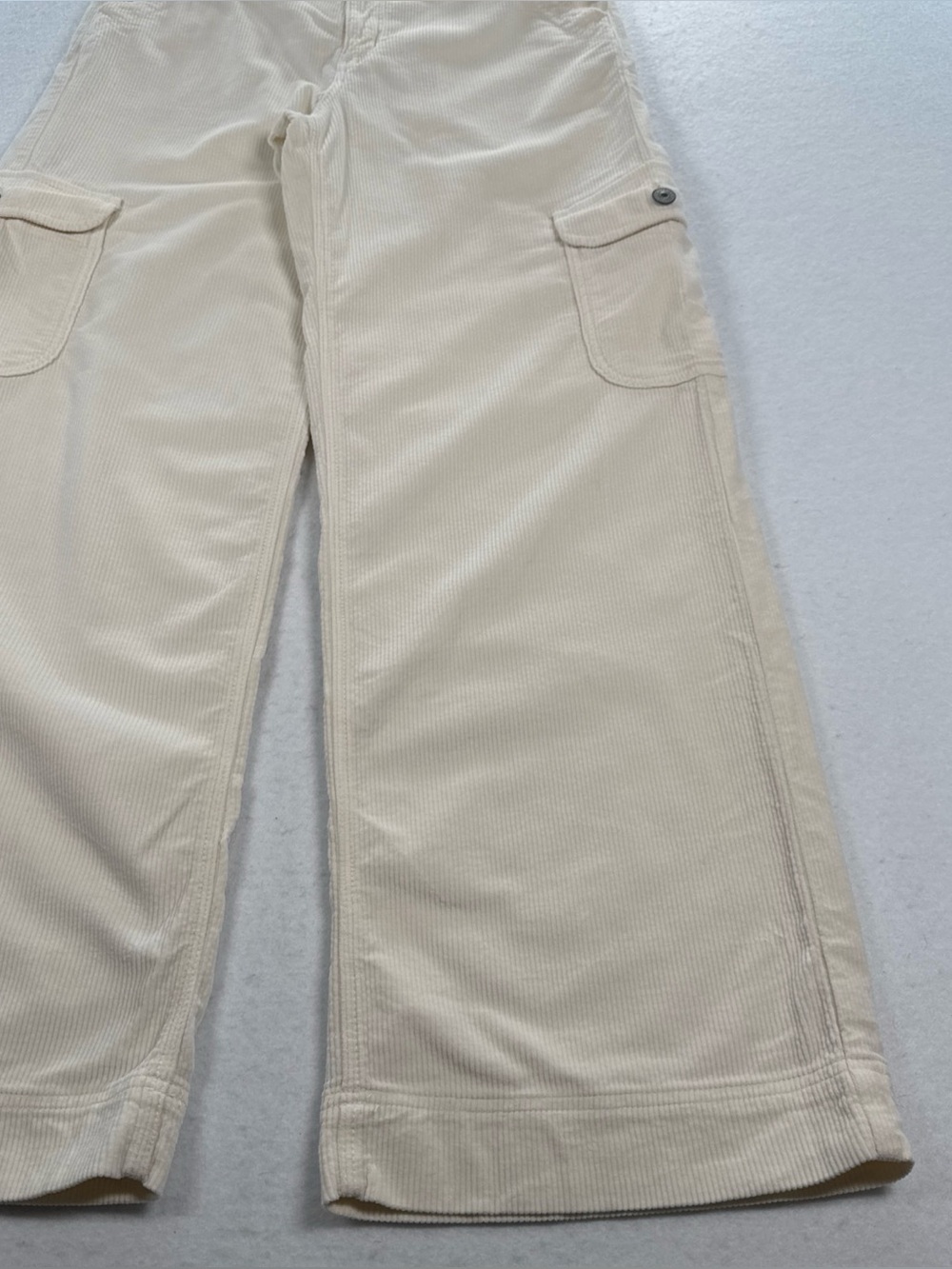 American Eagle Outfitters Women’s 8 Ivory Corduroy Cargo Pants Stretch Pockets - Picture 5 of 9